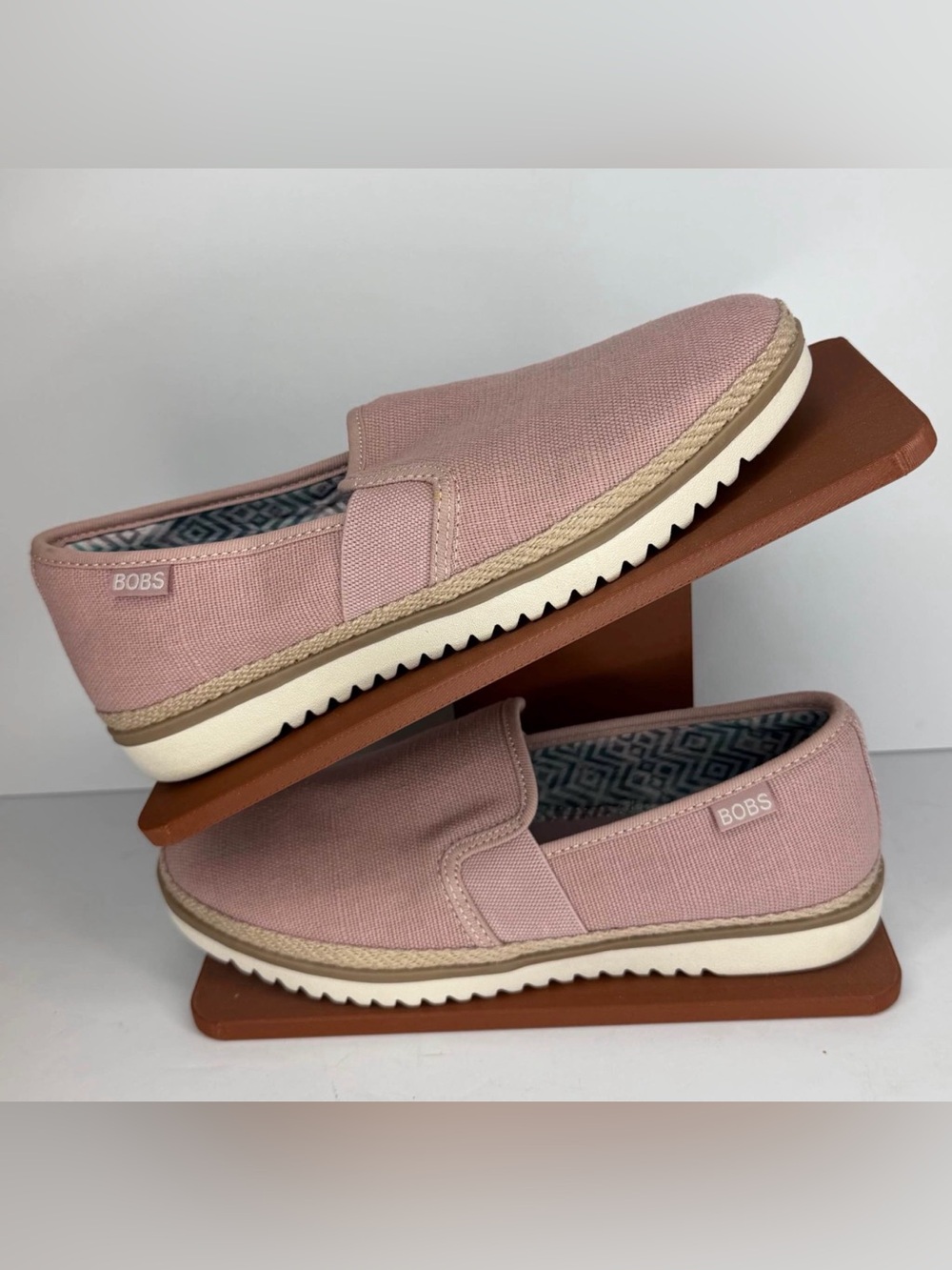 Women’s Skechers Bobs Flexpadrille Lo Slip Ons. cute blush color! Size 7.